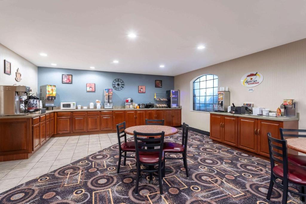 Super 8 By Wyndham Marysville/Port Huron Area Eksteriør billede
