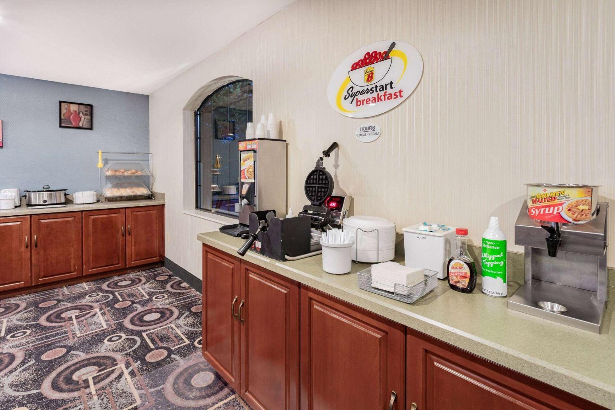 Super 8 By Wyndham Marysville/Port Huron Area Eksteriør billede