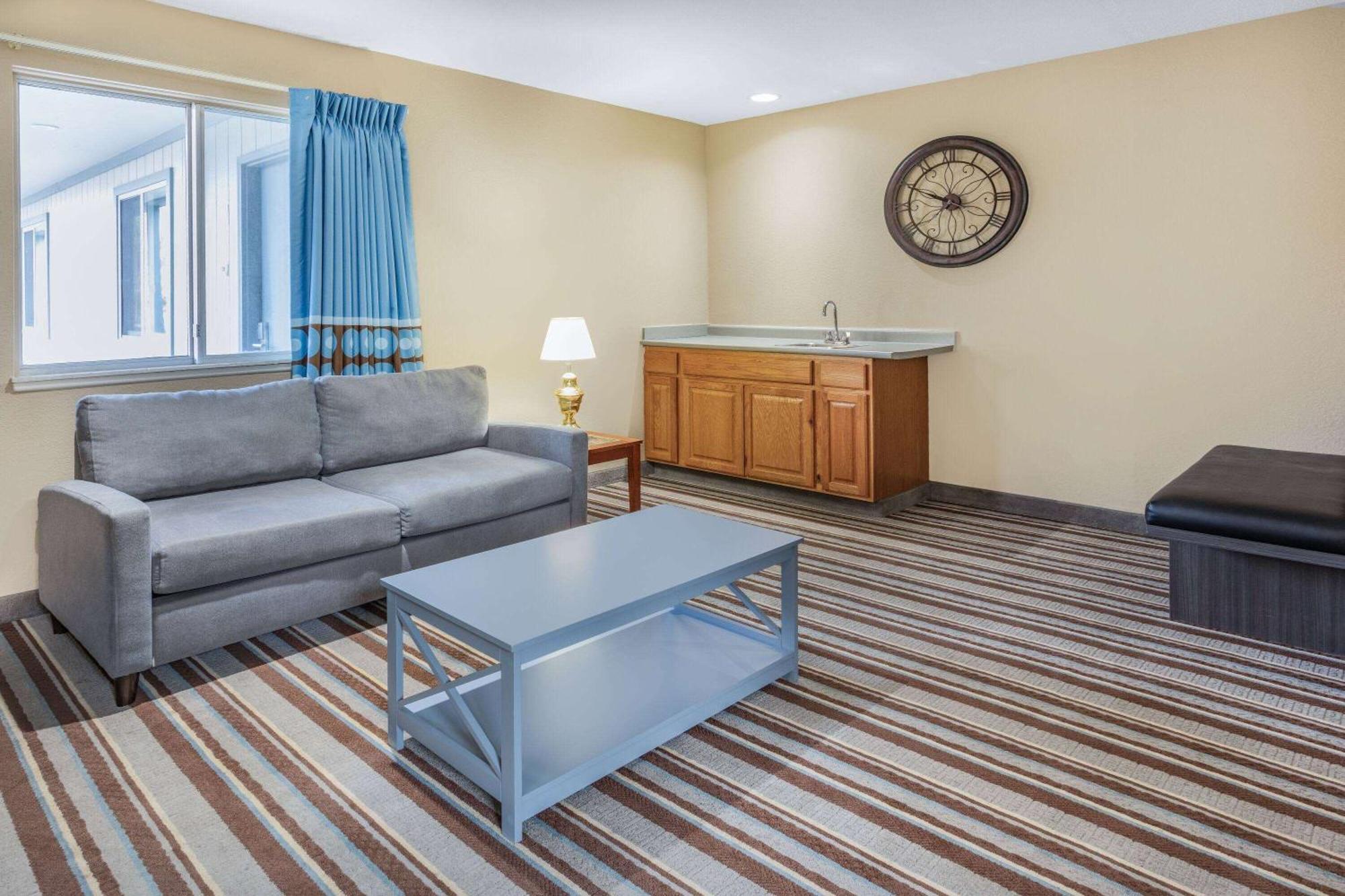 Super 8 By Wyndham Marysville/Port Huron Area Eksteriør billede